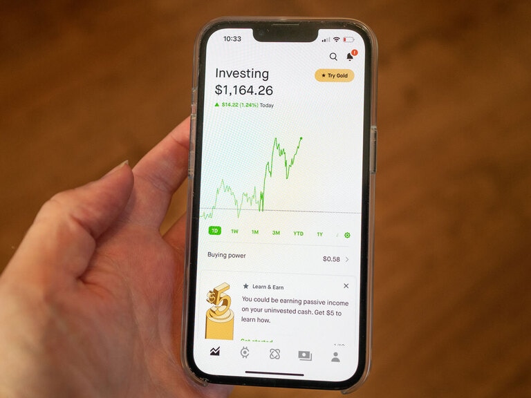 HOOD Stock: What to Expect from Robinhood’s Q1 Earnings